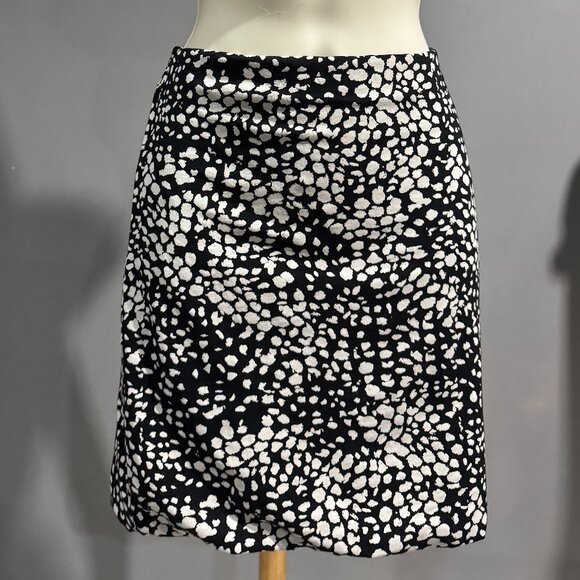 Patterned Black & White Mini Skirt - Picture 4 of 4